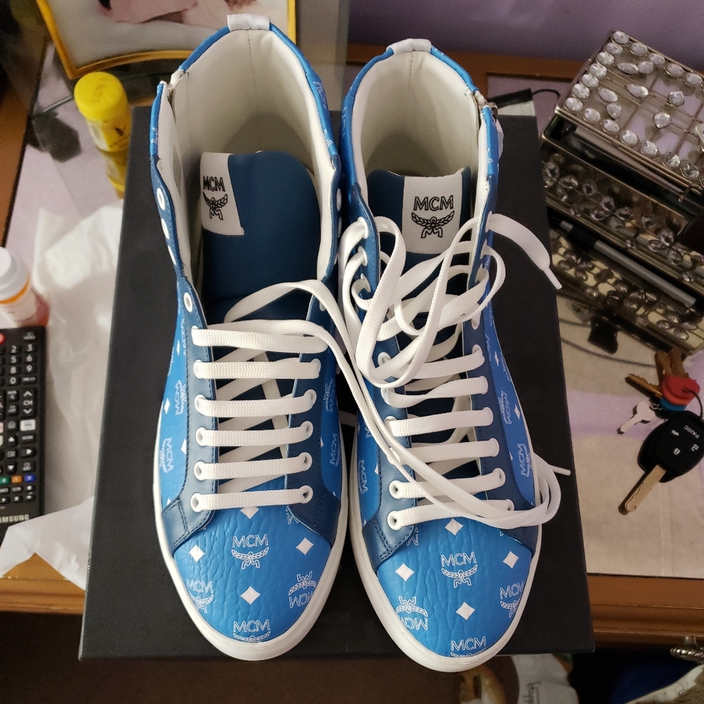 Men sneakers